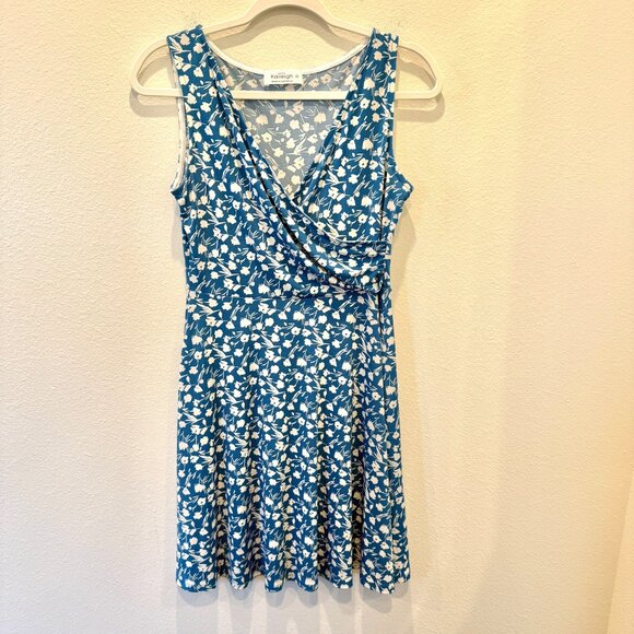 Kaileigh Blue/White Floral Dress Mini Small Petite Vacation Resort Casual - Picture 1 of 10